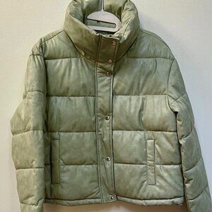 Avec les Filles Cropped Puffer Coat in Aloe Size M. NWT